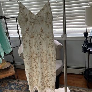 Lulus v-neck knee length dress size M